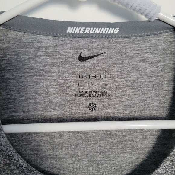 Nike Rise 365 Men's Dri-FIT Short-Sleeve Running Top Size Small Grey CZ9… - Picture 2 of 8